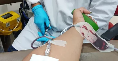 Bolehkan Donor Darah Saat Puasa? Ini Kata PMI