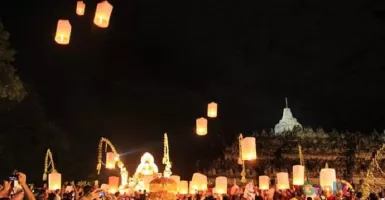 Hari Raya Waisak, Ribuan Lampion Diterbangkan di Candi Borobudur
