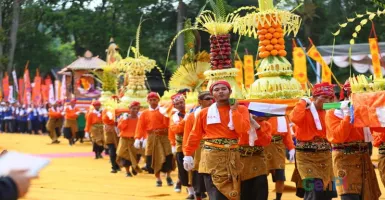 Ribuan Umat Buddha Ikuti Kirab Waisak dari Mendut ke Borobudur