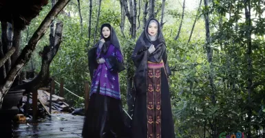 Wow! Fashion Show Tenun Digelar Perdana di Hutan Bakau Kendari