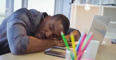 Tidur Siang Adalah Cara Efektif Meredakan Frustasi Saat Bekerja
