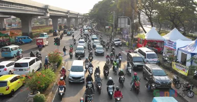 100 ribu Pemudik Motor Melintasi Jalan Kalimalang