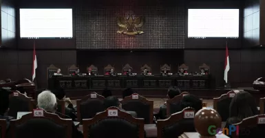 Hasil Sidang MK, Hakim Tolak Seluruh Gugatan Prabowo-Sandi