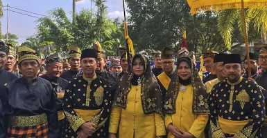 Gubernur dan Wagub Riau Terima Gelar dari Lembaga Adat Melayu