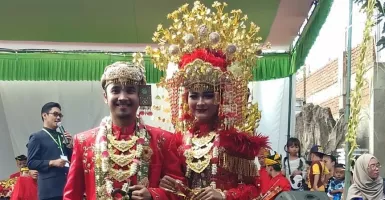Kostum Berbagai Daerah Tampil di Festival Pengantin Nusantara