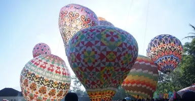 Puluhan Balon Udara Hiasi Langit Wonosobo