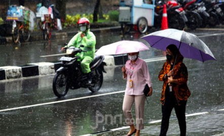 BMKG Beri Warning Potensi Hujan Deras Disertai Petir di Indonesia, Ini Daerahnya - GenPI.co