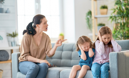 3 Cara Memperbaiki Hubungan Orang Tua dengan Anak Setelah Terjadi Konflik - GenPI.co