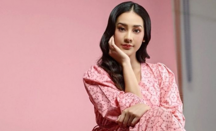 Pesona Bibir Cantik Anya Geraldine, Tips Membuat Lipstik Tetap Segar dan Berkilau - GenPI.co
