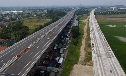 PT Jasamarga Transjawa Lakukan Rekonstruksi Rigid KM 37 Tol Jakarta-Cikampek - GenPI.co
