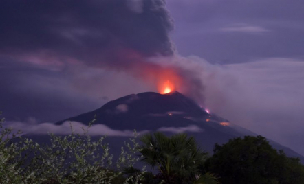 Gunung Api Ile Lewotolok Meletus, Semua Warga Harus Waspada - GenPI.co