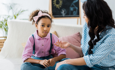 3 Kebiasaan Orang Tua Bikin Anak Trauma, Hentikan Sekarang Juga! - GenPI.co