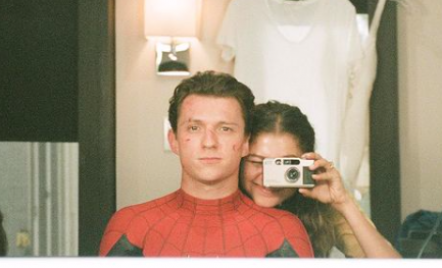 Tom Holland Bucin ke Zendaya, Kenali Tanda Pria Romantis - GenPI.co