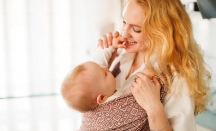 Cek Dulu 3 Tips Ini Sebelum Beli Kado untuk Ibu Baru - GenPI.co