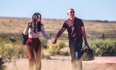 Potret Bahagia Jeff Bezos dan Lauren Sanchez, Berpikir Positif Bikin Pernikahan Awet - GenPI.co