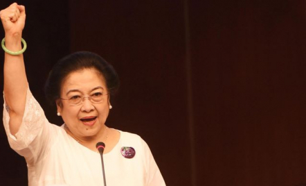 Megawati Bingung Lagi: Ibu-ibu Bisa Beli Baju, tetapi Antre Migor - GenPI.co