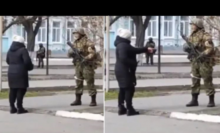 Aksi Nekat Wanita Ukraina, Tentara Rusia Diumpat Habis-habisan - GenPI.co