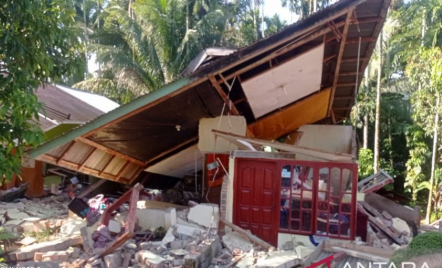 Diguncang Gempa, Ratusan Rumah di Pasaman Barat Roboh - GenPI.co