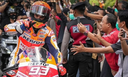 Tingkah Nakal Marc Marquez di Parade MotoGP, Kena Tegur Netizen - GenPI.co