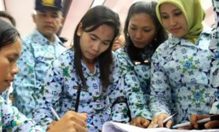 Gara-gara Ratusan Honorer Dirumahkan, Daerah Jadi Kekurangan Guru - GenPI.co
