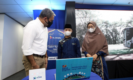 Dukung Desa Digital, XL Axiata Donasi Laptop ke Pondok Pesantren - GenPI.co