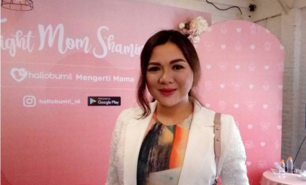 Tampil Memikat ala Vicky Shu, Cara Mudah Bikin Riasan Mata - GenPI.co