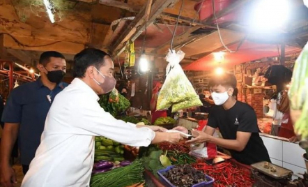 KTT G20 Usai, Presiden Jokowi Blusukan ke Pasar Badung - GenPI.co