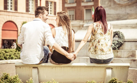 3 Cara Memperbaiki Hubungan Setelah Ketahuan Selingkuh - GenPI.co
