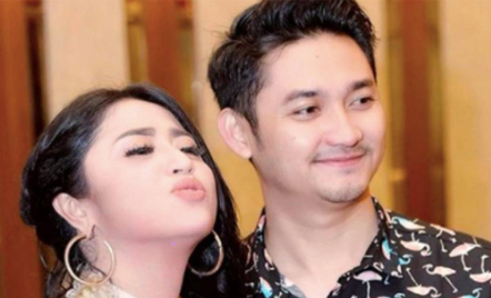 Kabar Baru Angga Wijaya di Tengah Perceraian dengan Dewi Perssik - GenPI.co