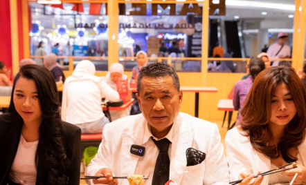 Hotman Paris Makan Ramen di RamenYa!: Terenak di Indonesia - GenPI.co