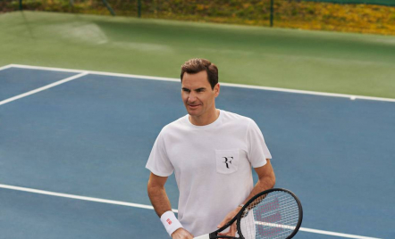 Gandeng Roger Federer, UNIQLO Hadirkan T-shirt Berlogo Ikonik RF - GenPI.co
