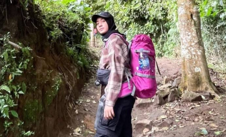 Mendaki Gunung Saat Haid, Perempuan Wajib Catat Kiat Penting Ini - GenPI.co
