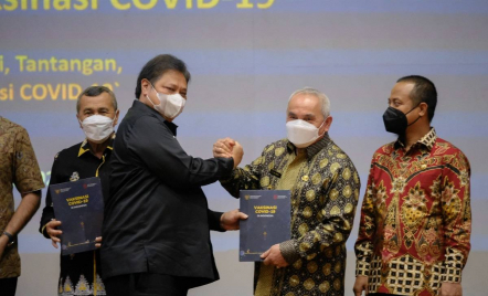 Menko Airlangga Luncurkan Buku Rekam Jejak Penanganan Covid-19 - GenPI.co
