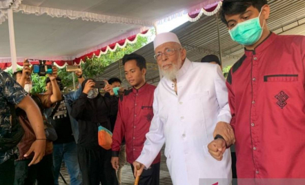 Abu Bakar Ba'asyir Ikut Upacara HUT RI di Ponpes Ngruki - GenPI.co