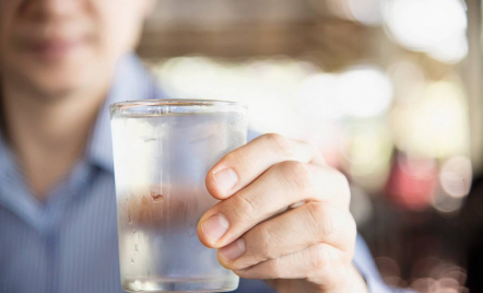 Kalau Sering Minum Air Dingin, Kamu Wajib Tahu Risikonya bagi Kesehatan - GenPI.co