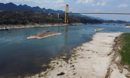 Sungai Yangtse di China Surut, Rahasia yang Tersembunyi di Kedalamannya pun Terkuak - GenPI.co