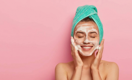 Kenali Perbedaan Fungsi Facial Wash dan Cleanser agar Tidak Muncul Masalah Kulit - GenPI.co
