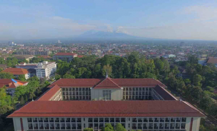 8 Universitas Lulusannya Mudah Dapat Kerja, UGM Nomor 5! - GenPI.co