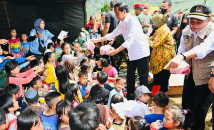 Janjikan Rumah untuk Warga Cianjur, Jokowi: Semuanya Sabar! - GenPI.co