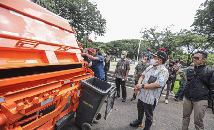 Optimalkan Pengangkutan Sampah, Kota Bandung Tambah 12 Unit Truk Compactor - GenPI.co