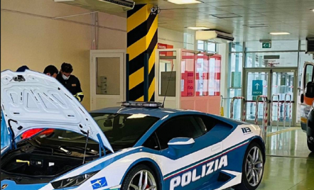 Biar Cepat Sampai, Polisi Antar Ginjal Pakai Lamborghini - GenPI.co