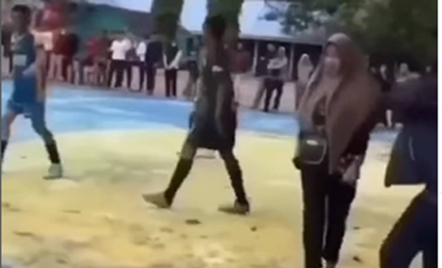 Video Viral: Pacar Marah Karena Ayang Tersakiti saat Main Futsal - GenPI.co