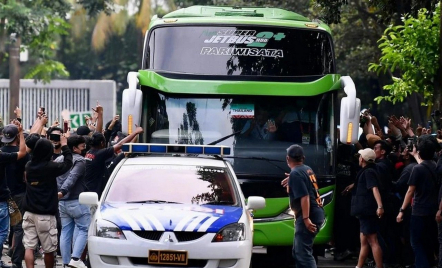 Polisi Selidiki Kasus Pelemparan ke Bus Timnas Thailand - GenPI.co