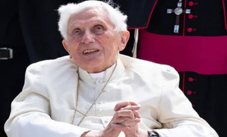 Umat Katolik Sedunia Berduka, Paus Emeritus Benediktus XVI Meninggal Dunia - GenPI.co