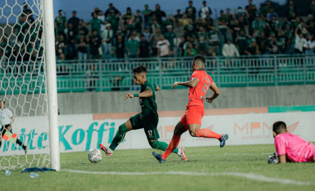 Dibungkam Persebaya Dramatis, Pelatih Borneo FC Bongkar Dosa-dosa - GenPI.co