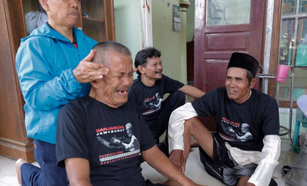 Sehatkan Warga Cirebon, Ganjar Muda Padjadjaran Beri Pengobatan Gratis - GenPI.co