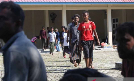 3 Pengungsi Rohingya di Aceh Besar Kabur, Polisi dan Warga Sisir Hutan - GenPI.co