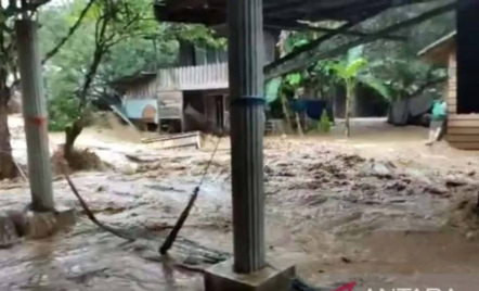 2 Daerah di Kalimantan Selatan Terjadi Banjir Bandang - GenPI.co