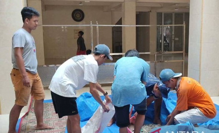 Polisi Selidiki Penyebab Robohnya Kubah Masjid di Makassar - GenPI.co