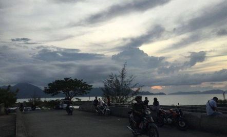 Pantai Ulee Lheu, Destinasi Favorit Warga Aceh untuk Mengabuburit - GenPI.co